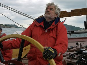 Paul carefully watching for windshifts . Paul carefully watching for windshifts.